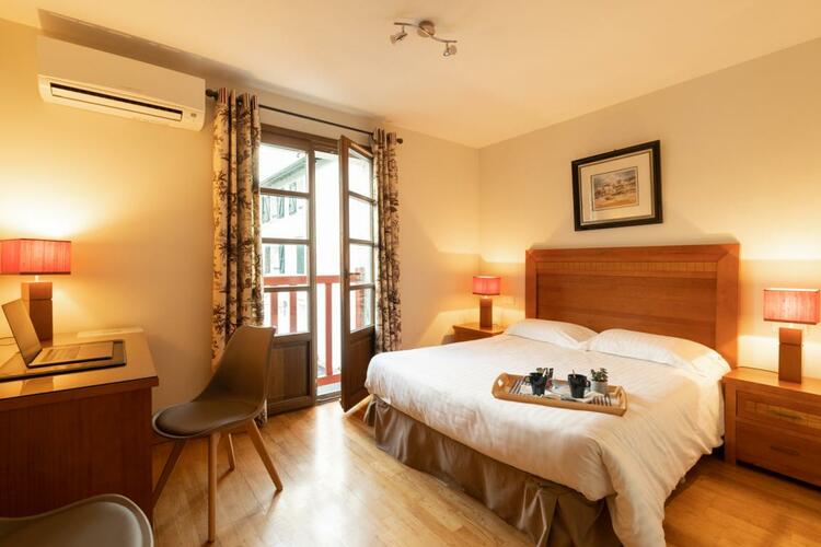 Charmante chambre double au coeur du Pays-Basque à l'Hôtel Lastiry